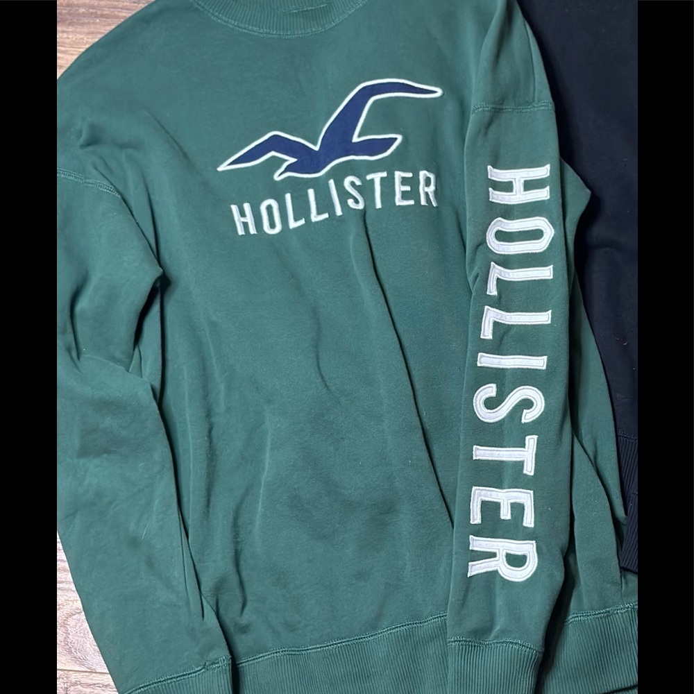HOLLISTER crewneck sweater